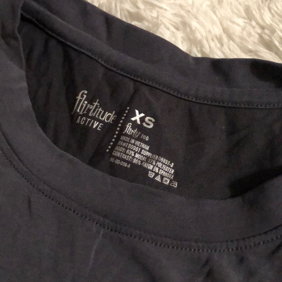 T shirt - Picture 2 of 3